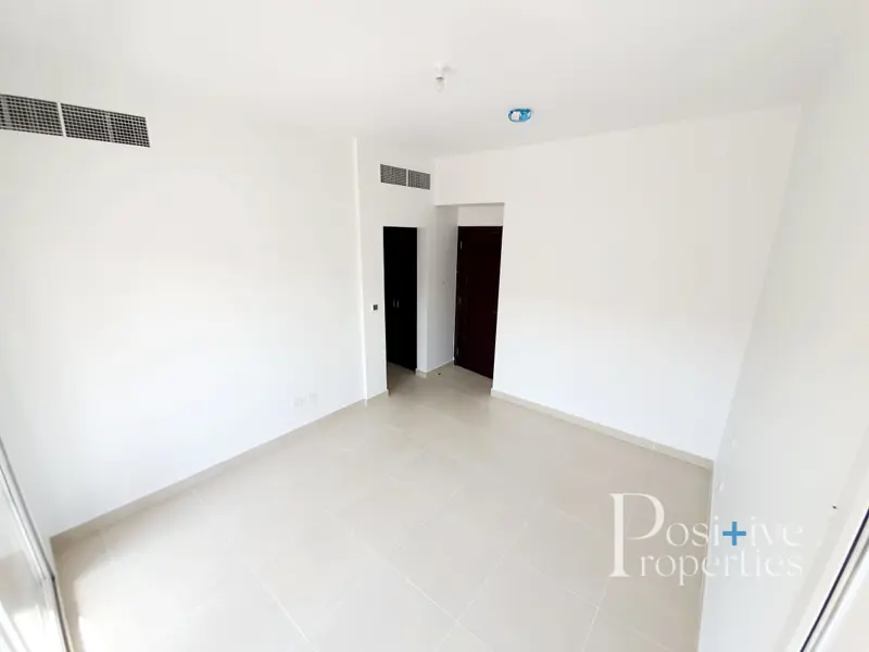 -good-location-close-to-mall-brand-new-3bed.webp