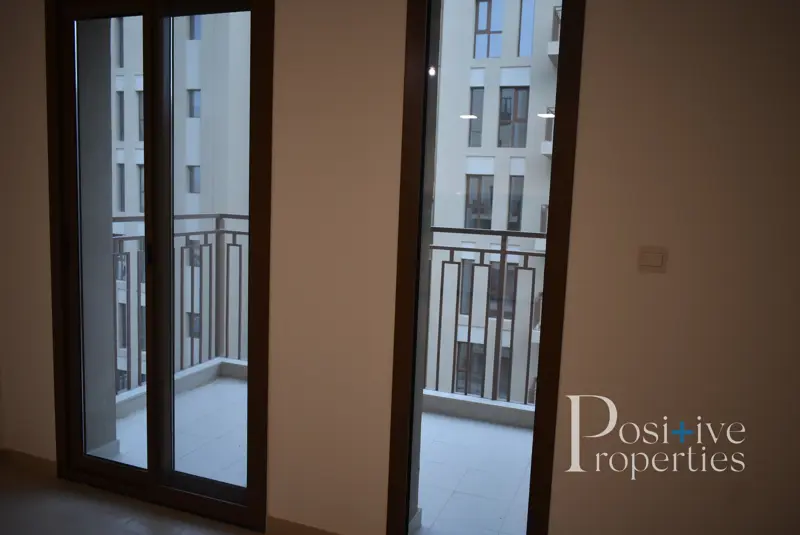 1-bed-room-1-year-warranty-1-month-free.webp