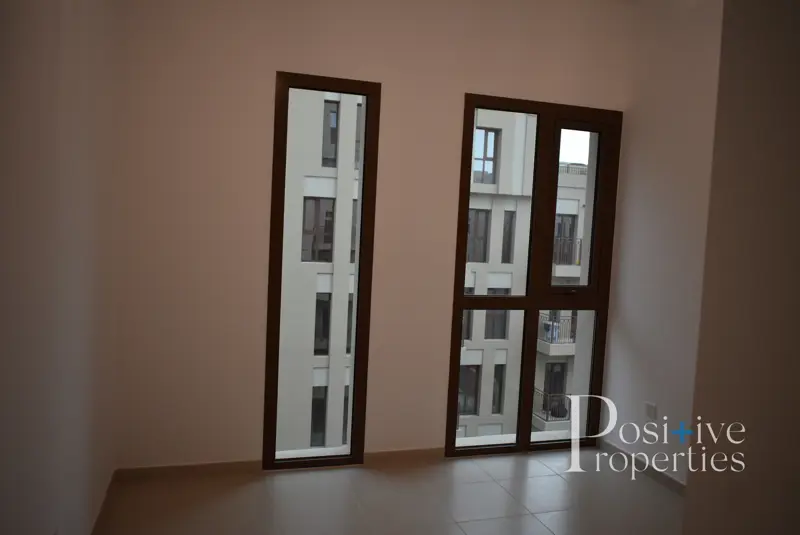 1-bed-room-1-year-warranty-1-month-free.webp