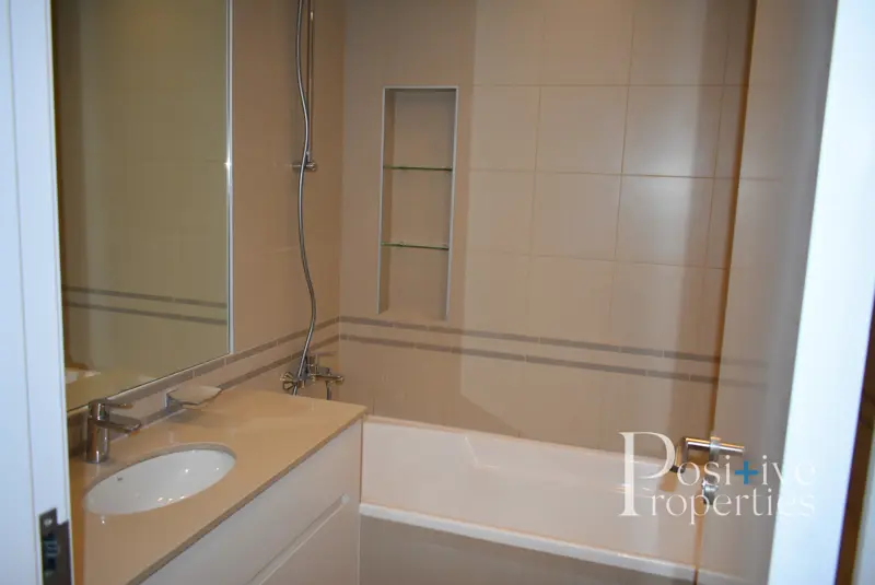 1-bed-room-1-year-warranty-1-month-free.webp