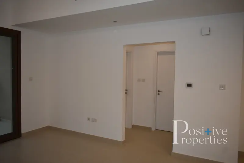 1-bed-room-1-year-warranty-1-month-free.webp