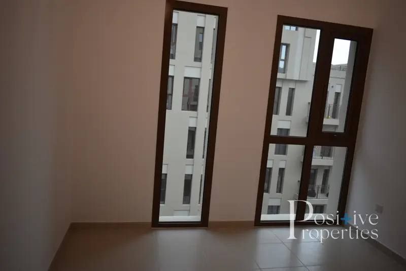 1-bed-room-1-year-warranty-1-month-free.webp