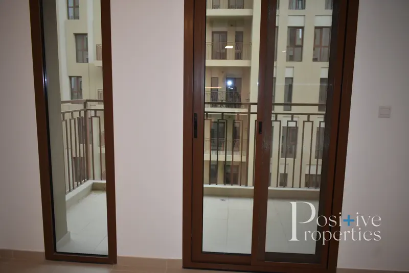 1-bed-room-1-year-warranty-1-month-free.webp