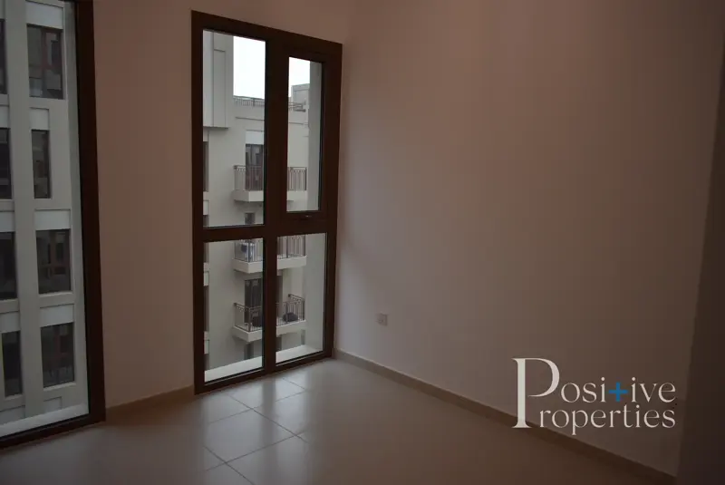 1-bed-room-1-year-warranty-1-month-free.webp