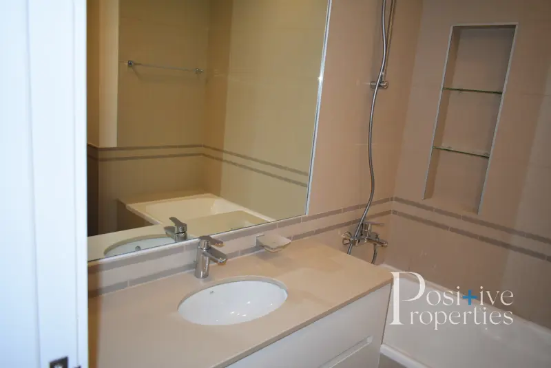 1-bed-room-1-year-warranty-1-month-free.webp