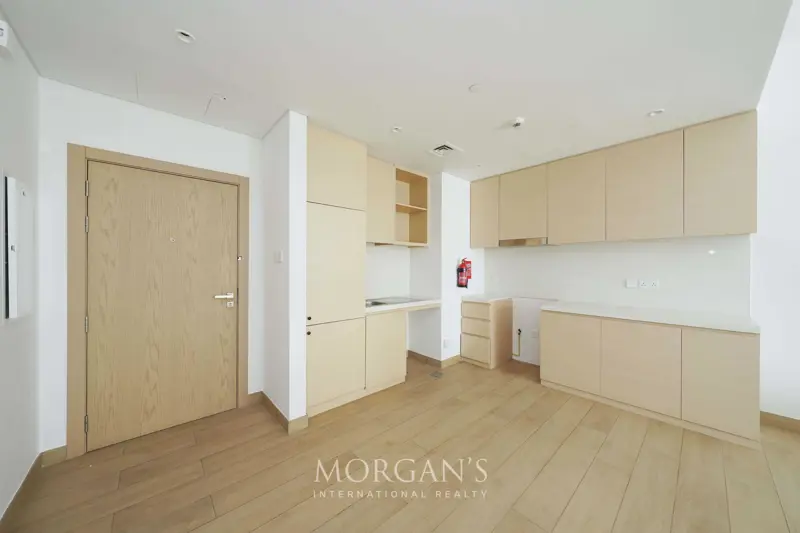 1-br-unit-unfurnished-community-view.webp