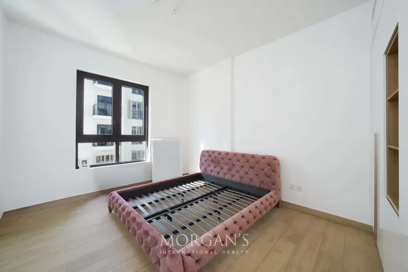 1-br-unit-unfurnished-community-view.webp