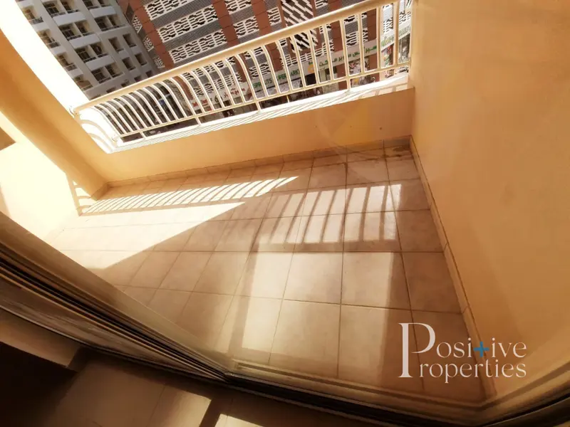 13-months-contract-huge-1bhk-near-mall.webp
