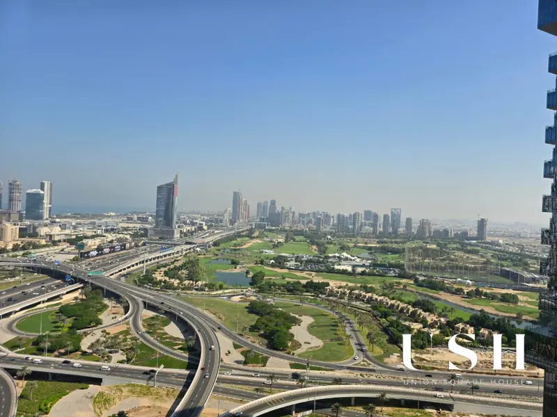 2-bed-duplex-high-floor-emirates-living-view-1.webp