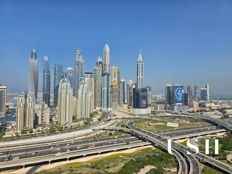 2-bed-duplex-high-floor-emirates-living-view-1.webp
