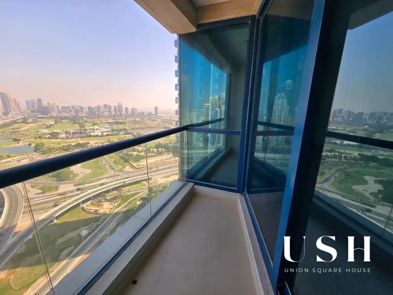 2-bed-duplex-high-floor-emirates-living-view-1.webp