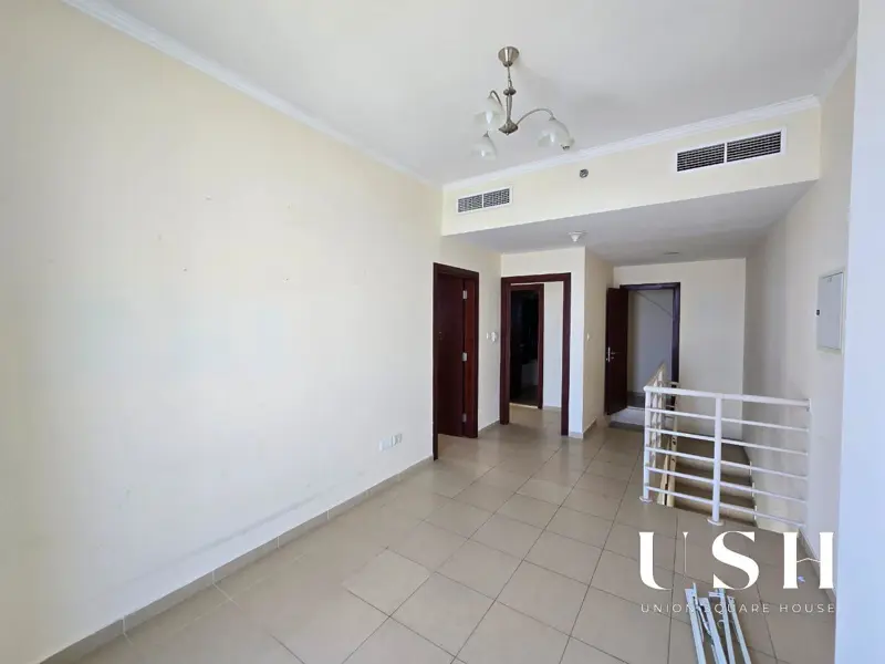 2-bed-duplex-high-floor-emirates-living-view-1.webp