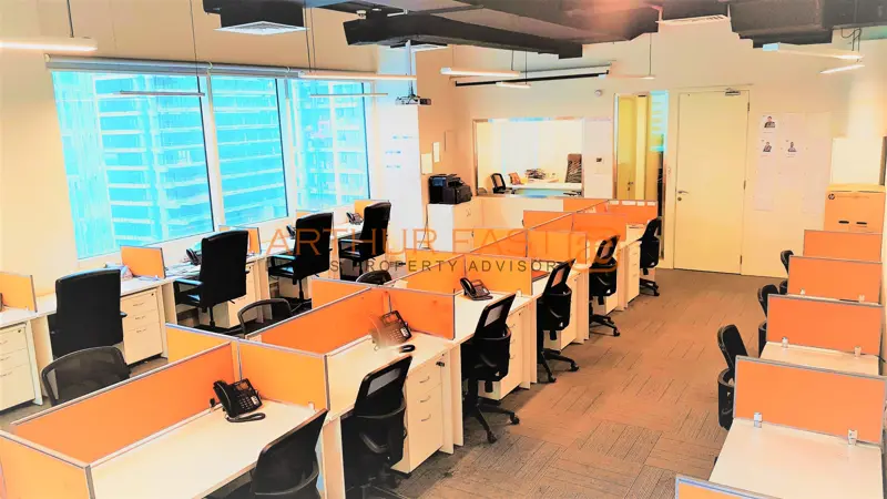3-sides-corner-unit-furnished-office-bay-square.webp