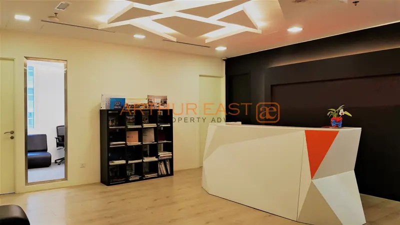 3-sides-corner-unit-furnished-office-bay-square.webp