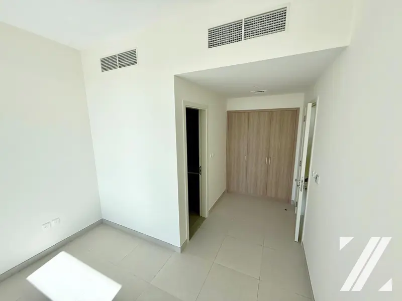 beach-access-i-unfurnished-i-spacious-i-vacant.webp