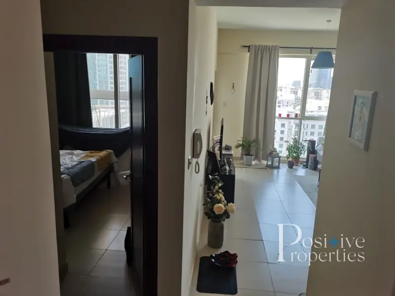 beautiful-1bed-with-lake-view-mosela-the-views.webp