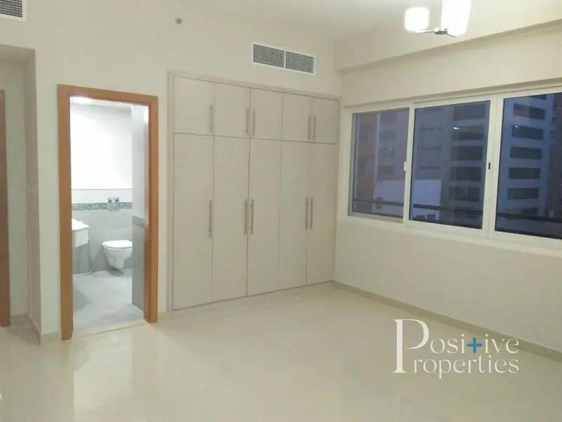 biggest-2bhk-chiller-free-upto-6-payments.webp