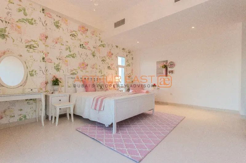 brand-new-5-bedroom-family-home-villa.webp