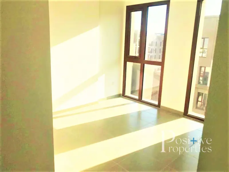 brand-new-bright-on-high-floor-walk-in-closet.webp