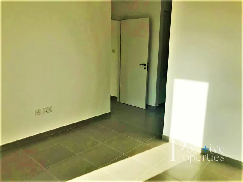 brand-new-bright-on-high-floor-walk-in-closet.webp