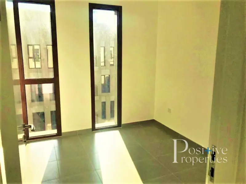 brand-new-bright-on-high-floor-walk-in-closet.webp