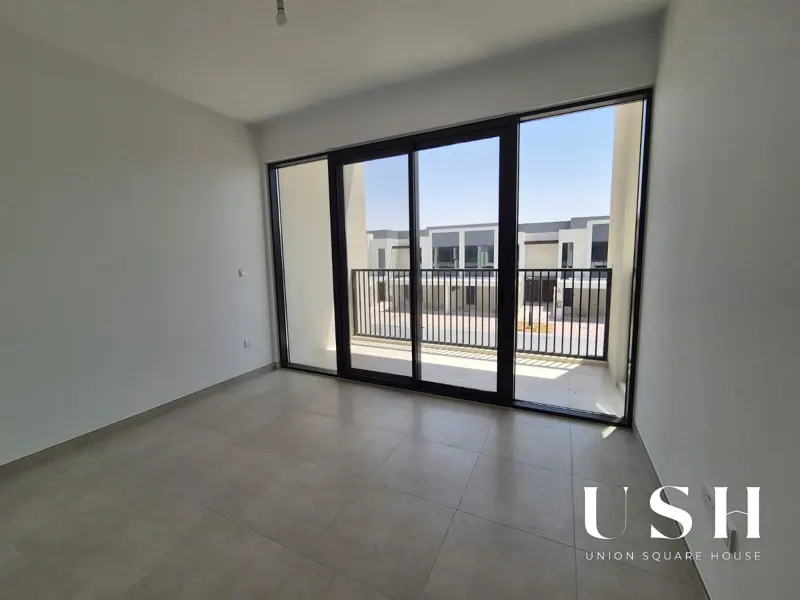 brand-new-townhouse-community-living-vacant-1.webp