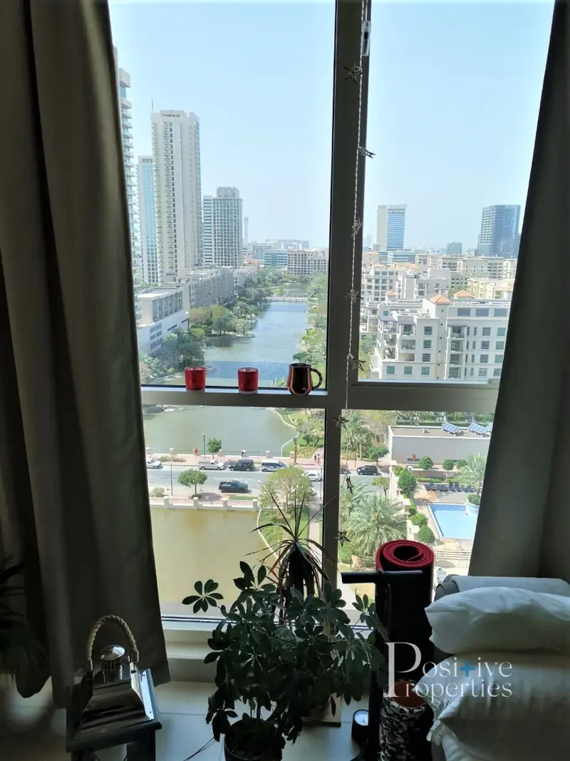 breathtaking-lake-view-from-vintage-1br-apartment.webp