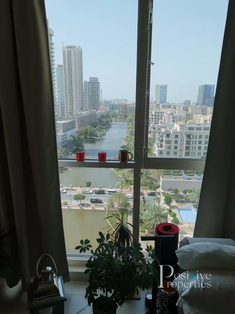 breathtaking-lake-view-from-vintage-1br-apartment.webp