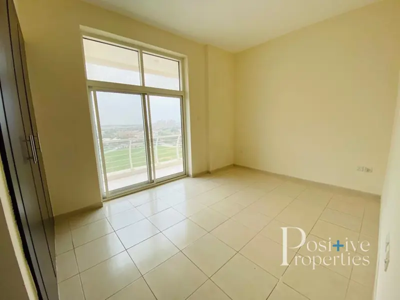 budget-2-bed-limited-time-only-closed-kitchen.webp