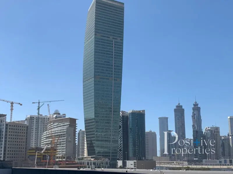 burj-khalifa-view-pool-view-studio-apartment.webp