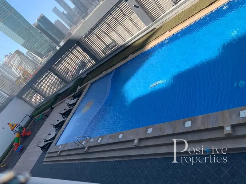 burj-khalifa-view-pool-view-studio-apartment.webp
