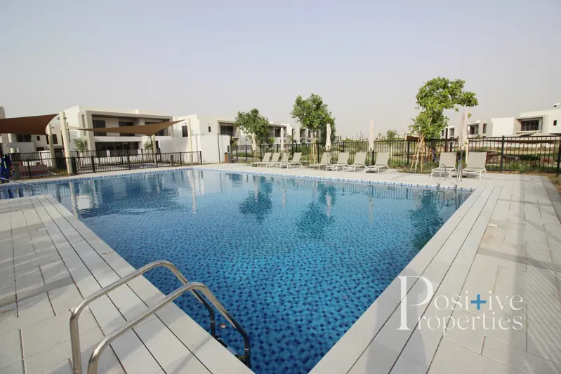 contactless-viewing-negotiable-near-park.webp