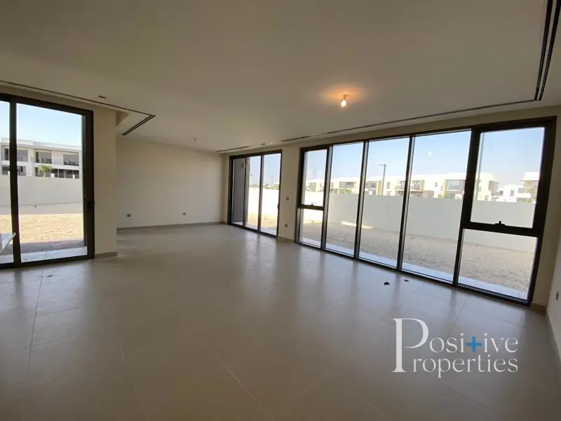 contactless-viewing-negotiable-near-park.webp