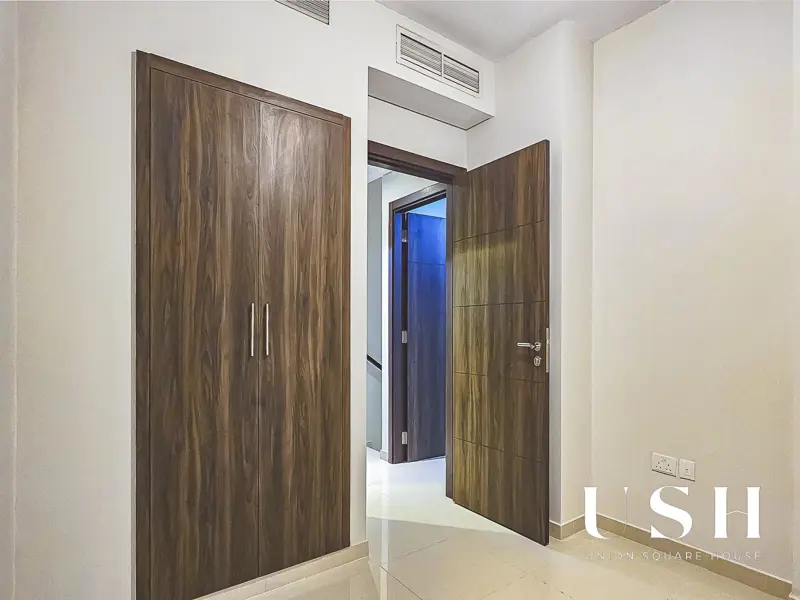 corner-4-bed-unit-single-row-large-garden.webp