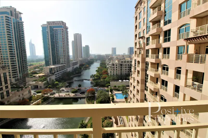 enjoy-the-ful-canal-view-frm-balcony-and-bedroom.webp