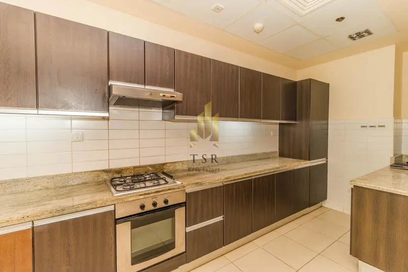 excl.-full-marina-view-spacious-open-kitchen-1.webp
