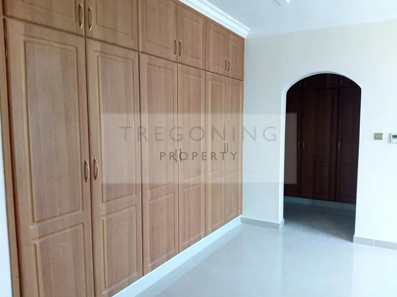 fabulous-modern-five-bedrooms-standalone-villa.webp