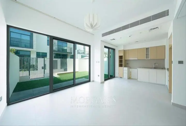 facing-community-center-with-balcony-airy.webp