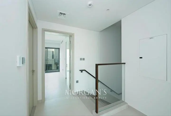 facing-community-center-with-balcony-airy.webp