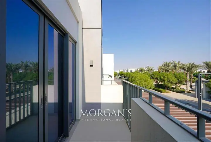 facing-community-center-with-balcony-airy.webp