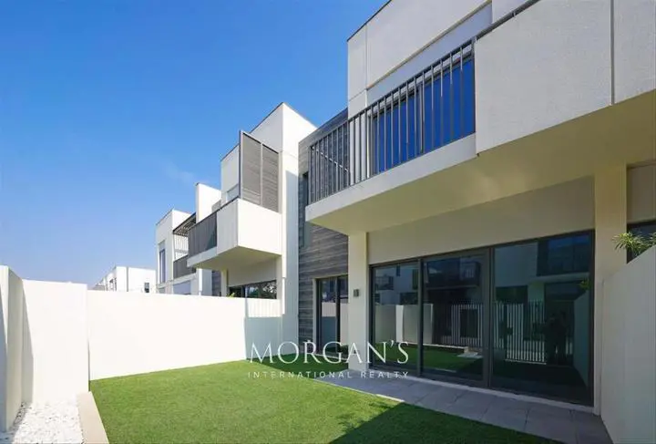 facing-community-center-with-balcony-airy.webp