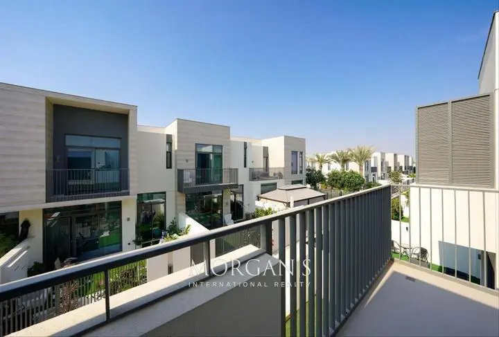 facing-community-center-with-balcony-airy.webp
