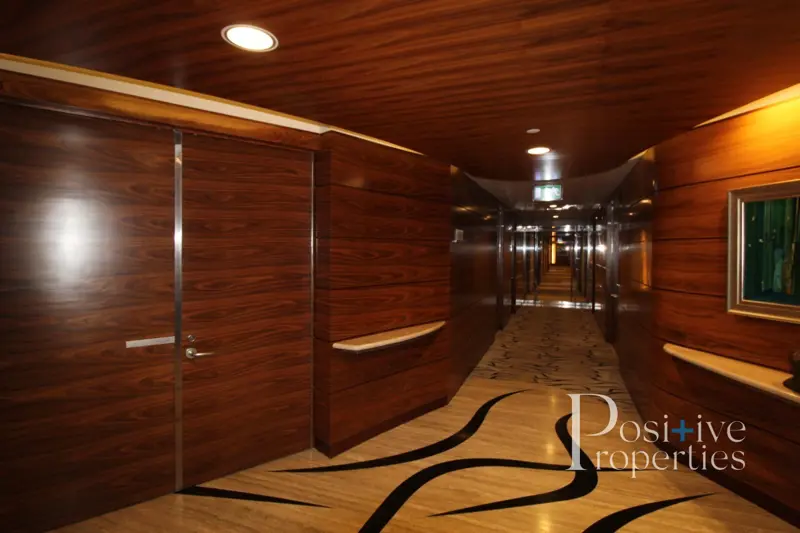 fantastic-price-modern-and-ready-to-view-call-now.webp