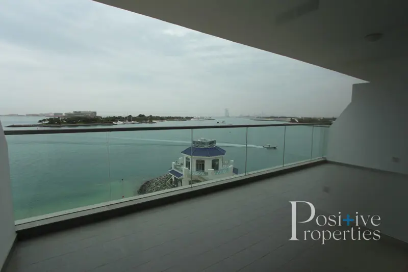 full-sea-view-spacious-beach-access.webp