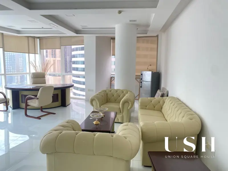 fully-fitted-higher-floor-canal-view-1.webp