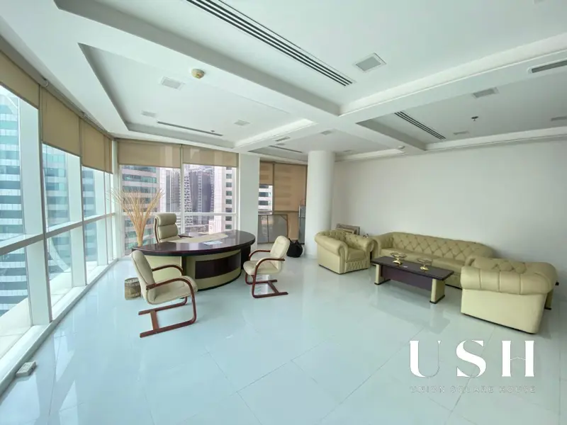 fully-fitted-higher-floor-canal-view-1.webp