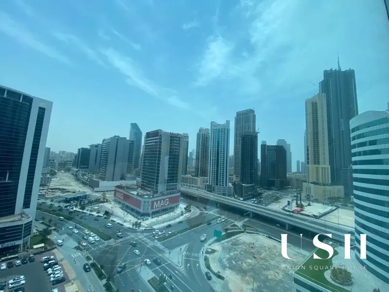 fully-fitted-higher-floor-canal-view-1.webp