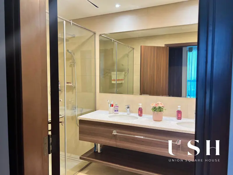 fully-furnished-high-floor-sea-view-1.webp