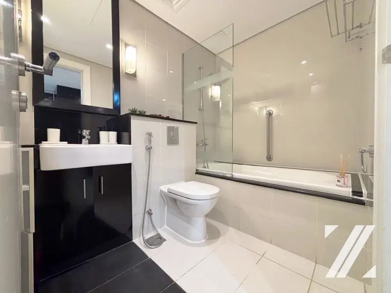 fully-furnished-i-spacious-lay-out-i-next-to-canal.webp