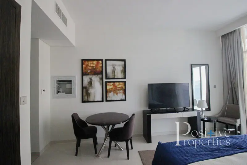 fully-furnished-terrace-with-golf-views.webp